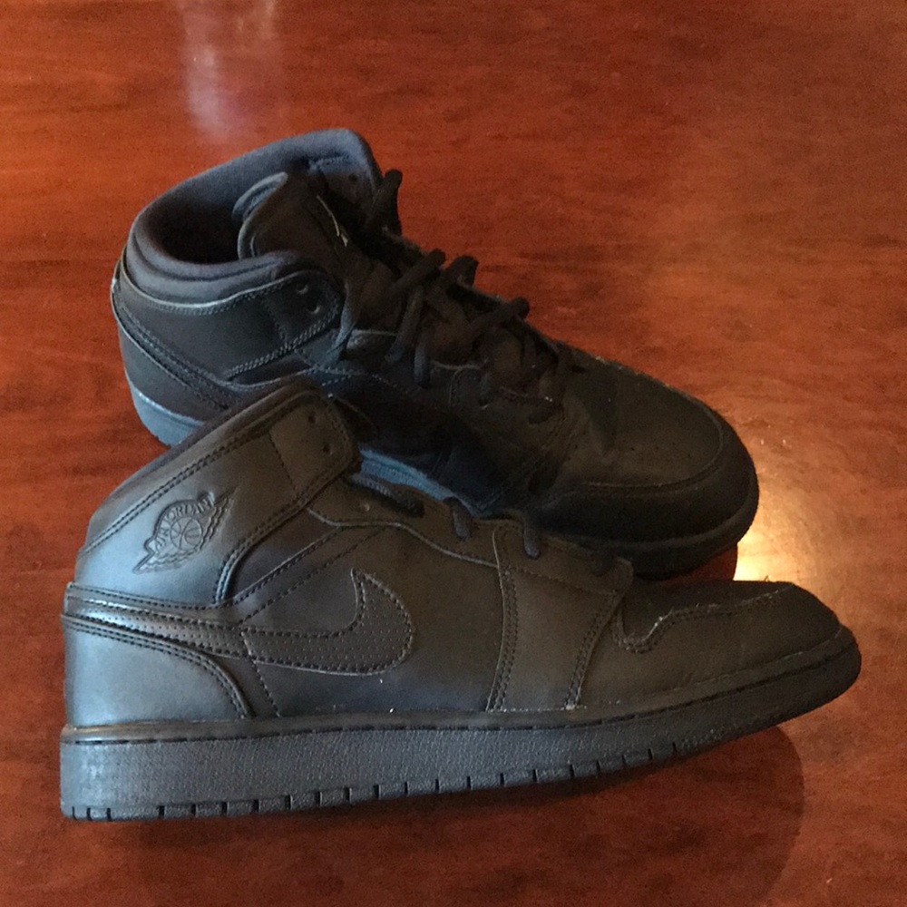 Nike Jordan 1 triple black youth size 7